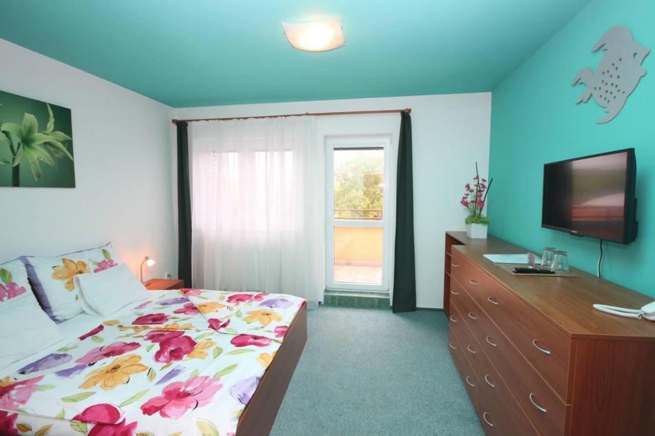 Vyškov Apartmany, Penzion, Wellness U Zlate Rybky מראה חיצוני תמונה