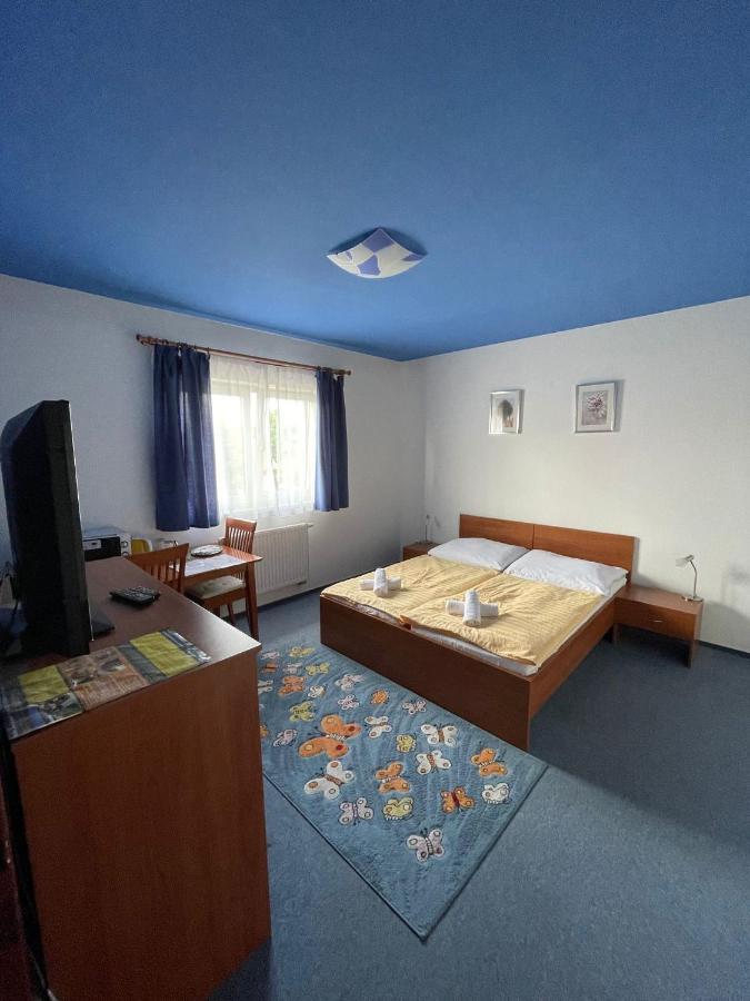 Vyškov Apartmany, Penzion, Wellness U Zlate Rybky מראה חיצוני תמונה