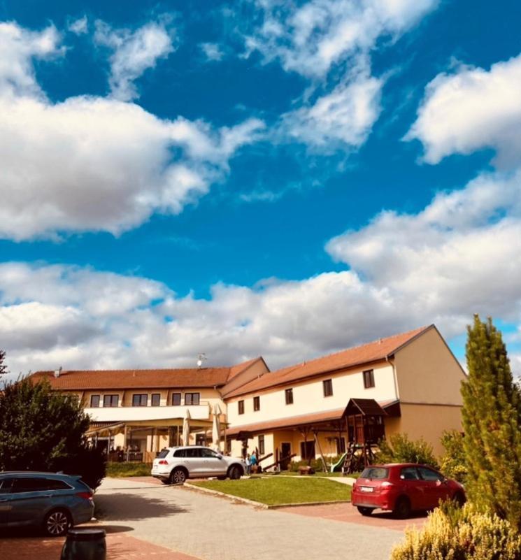 Vyškov Apartmany, Penzion, Wellness U Zlate Rybky מראה חיצוני תמונה