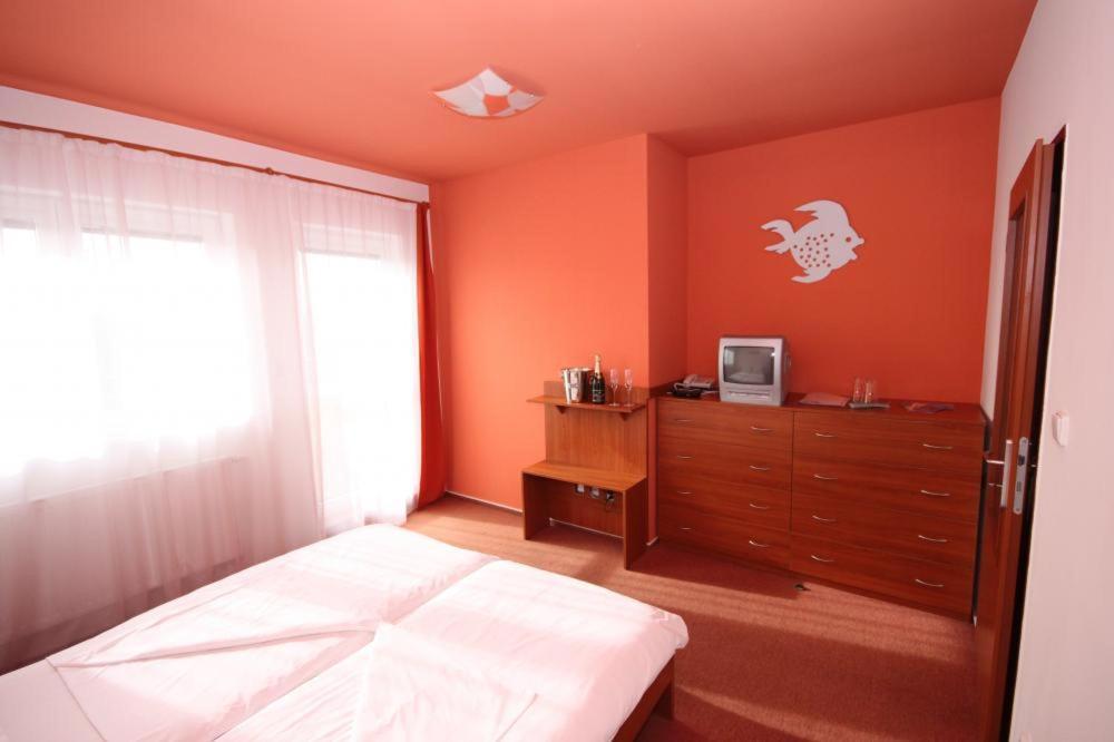 Vyškov Apartmany, Penzion, Wellness U Zlate Rybky מראה חיצוני תמונה