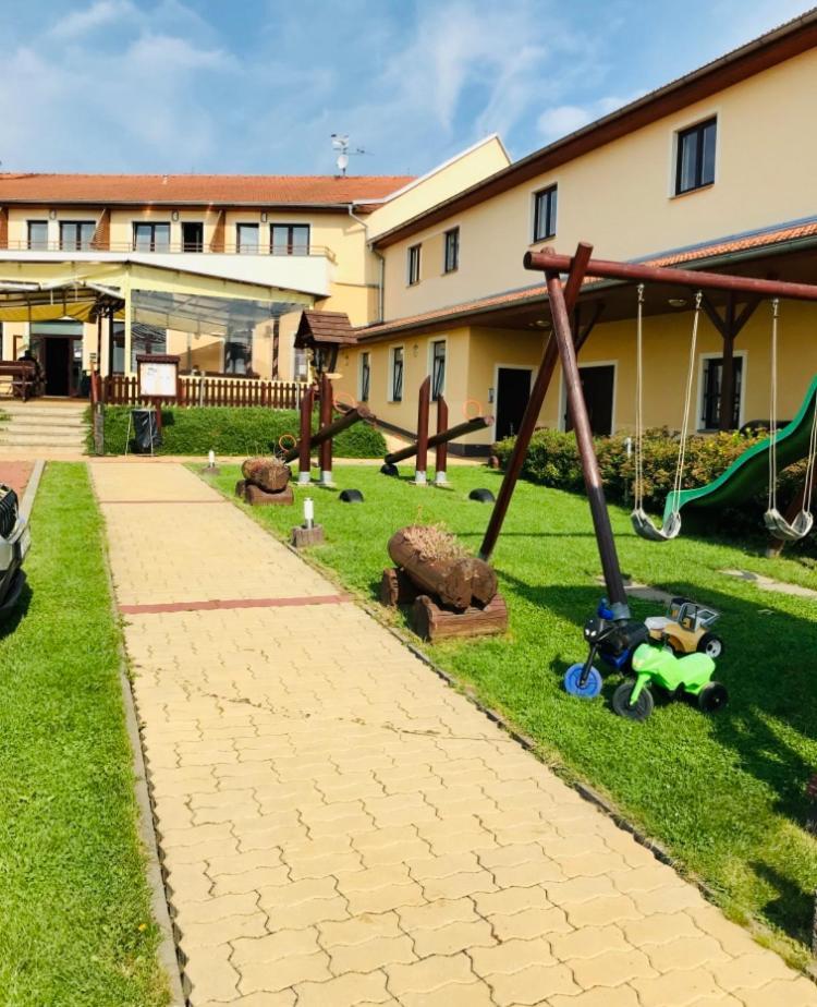 Vyškov Apartmany, Penzion, Wellness U Zlate Rybky מראה חיצוני תמונה