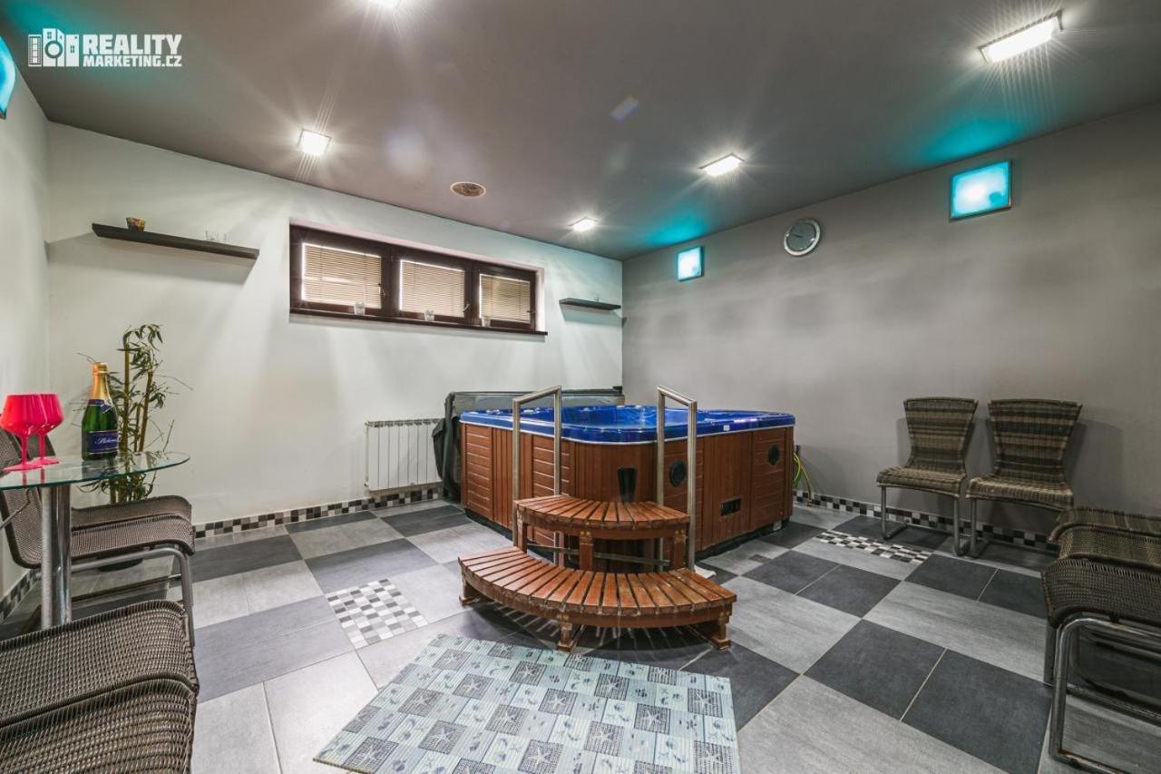 Vyškov Apartmany, Penzion, Wellness U Zlate Rybky מראה חיצוני תמונה