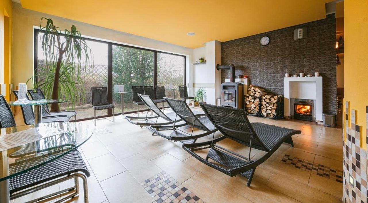 Vyškov Apartmany, Penzion, Wellness U Zlate Rybky מראה חיצוני תמונה